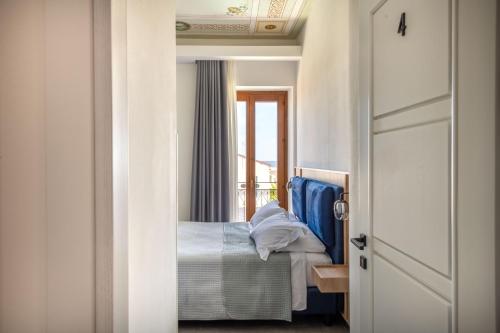 Double Room with Sea View image 6