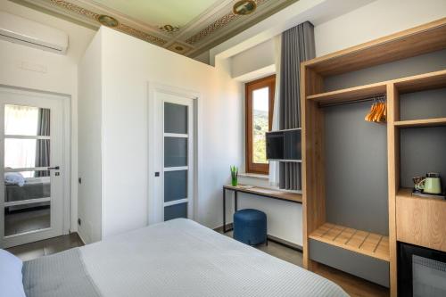 Double Room with Sea View image 1