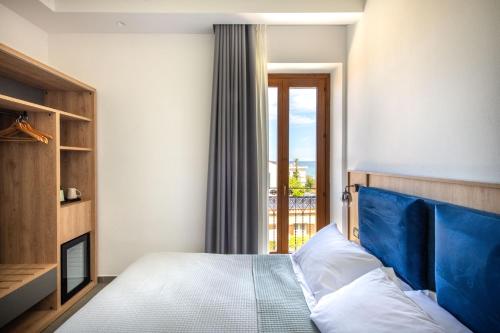 Double Room with Sea View image 5