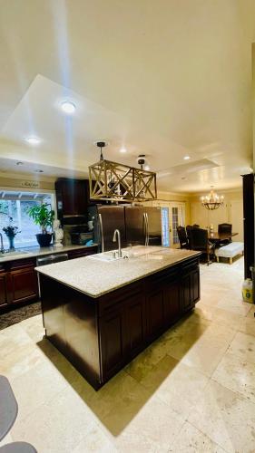 Glamping Cabin Tent Heated View Deck 2Acre Estate - Female Share Indoor - Men Share Outdoor - RG in Encino