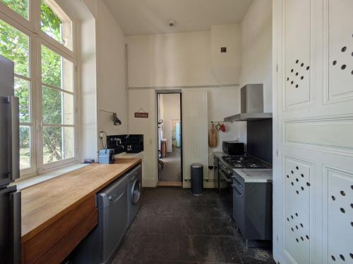 Konyha, La Lampisterie - Atelier ferroviaire aménagé en bordure de la Voie Verte (La Lampisterie - Atelier ferroviaire amenage en bordure de la Voie Verte) in Saint-Gengoux-le-National