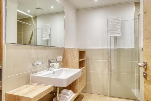 淋浴間, Haus Peter Falch in 佩特瑙岩阿爾堡