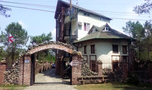 . Old House Hotel