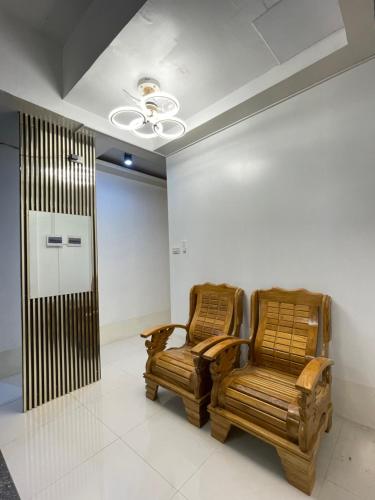 Iwa Hotel near FQ Cafe by Food Quaranteen