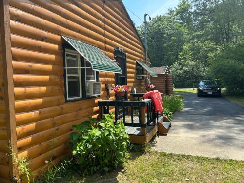 Adirondack Waterfront Cabin Upper Hudson Tributary in Lake Luzerne, USA