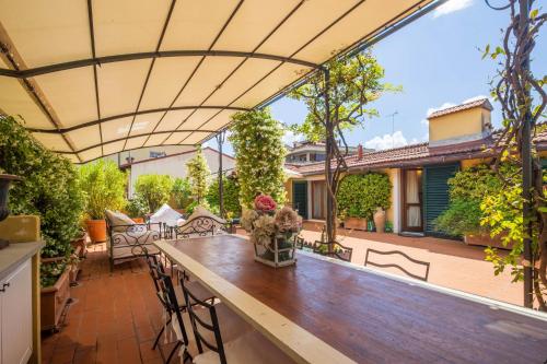 Sunny Rooftop Apartment