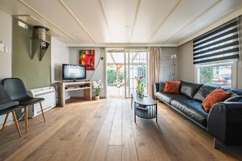 13, Artist-Designed with AC, Parking & Fully Fenced!, Oisterwijk (foto 5)