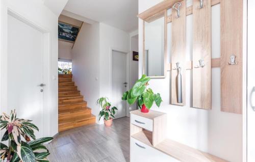 virtuve, Lovely Home In Jurdani in Jusici