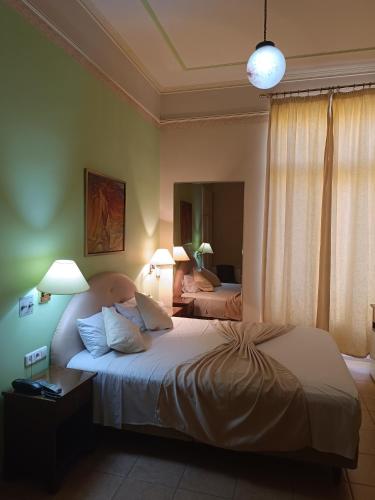 Single Room image 8