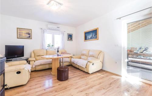 Lovely Home In Jurdani in Jusici