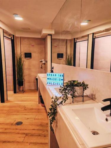 ห้องน้ำ, Urban Inn Madrid near จัตุรัสเอสปาญา