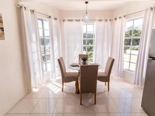 Sunny Luxuries - Union Terrace in Marisule