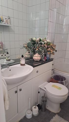 Putney West Hill, spacious with comfy bed Close to bus, London (photo 10)