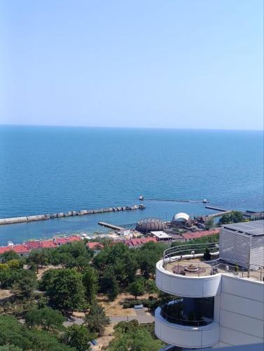 Терраса с панорамой моря в Аркадии, Oděsa (fotografie 3)