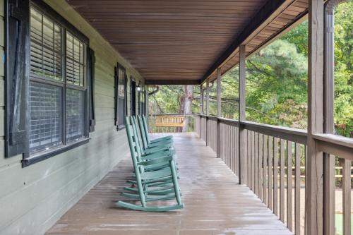 Little Mountain Cabin - 3-Bedroom Retreat with Hot Tub, Fire Pit, Games, and Serene Nature Views near Forbidden Caverns
