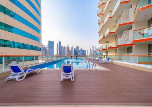 Stylish Furnished Apartment with Burj Khalifa View, High Floor, Dubai (photo 2)