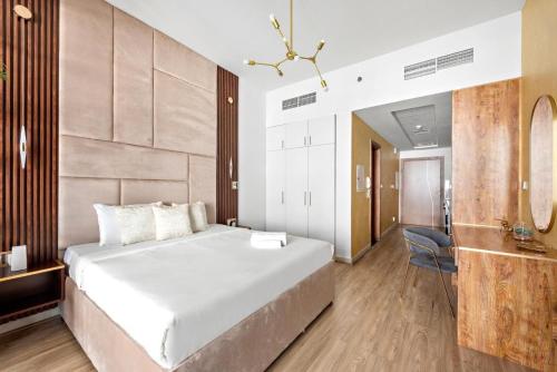 Stylish Furnished Apartment with Burj Khalifa View, High Floor, Dubai (photo 3)