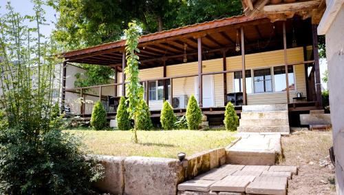 The Walnut Nest in Krasen in Bozhichen