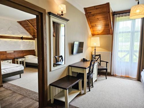 4 twin beds