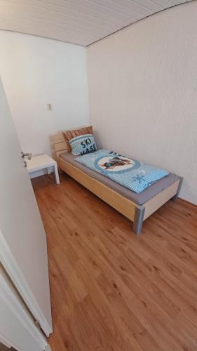 Einfache 2 Zimmer Wohnung mit Parkplatz nur 8 Min nach Bayreuth in Hummeltal