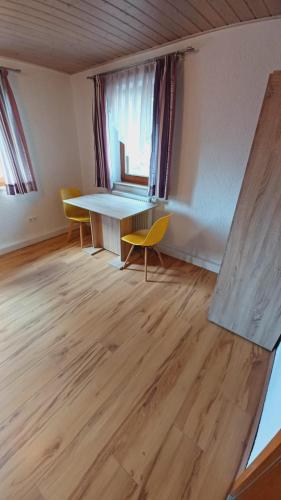 Einfache 2 Zimmer Wohnung mit Parkplatz nur 8 Min nach Bayreuth in Hummeltal