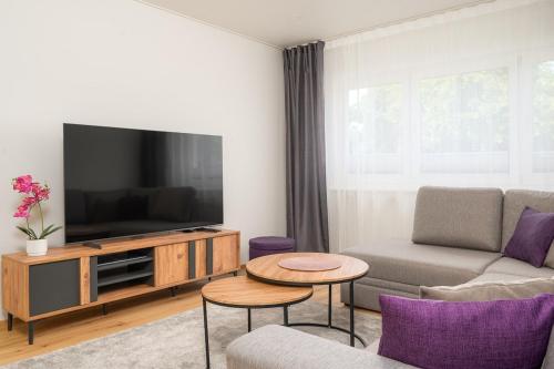 2 bedrooms, 4 beds