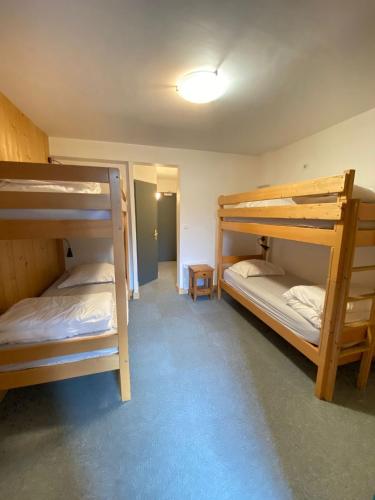1 double bed, 2 bunk beds