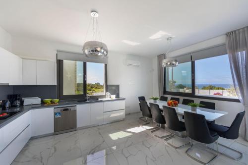Luxury Paphos Villa Villa Adaris 5 Bedroom Villa Private Swimming Pool - image 2