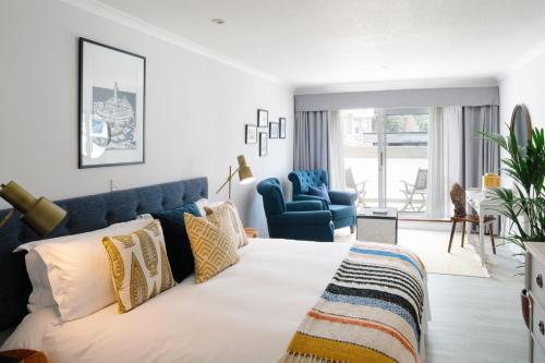Superior Double Room with Balcony image 5