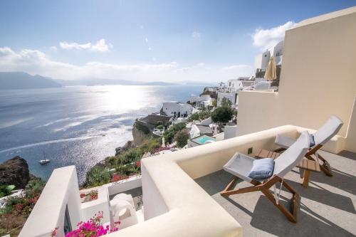 Elegant Santorini Villa Villa Spyros Villa Demi Private Hot Tub - image 4