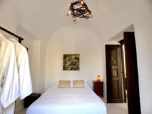 Super Luxury Santorini Villa Mansion Kyani Private Pool 3 BDR Megalochori - image 10