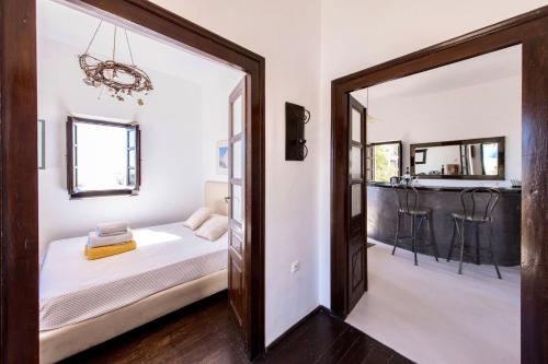 Super Luxury Santorini Villa Mansion Kyani Private Pool 3 BDR Megalochori - image 12