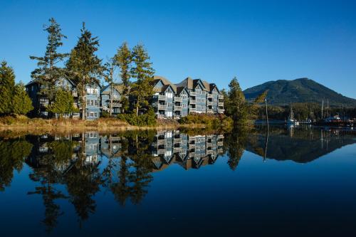 Water's Edge Shoreside Suites