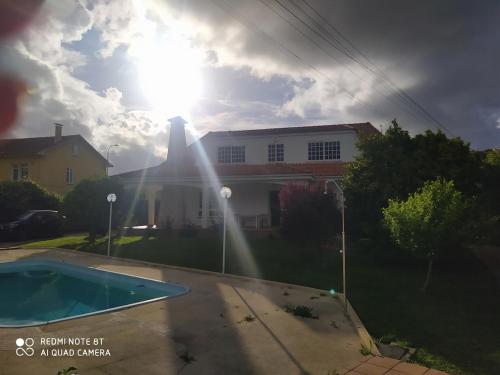 Chalet con piscina privada en Cabañas gîte à louer Limodre