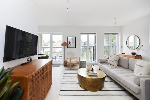 The Wembley Park Retreat - Modern 2BDR Flat with Balcony