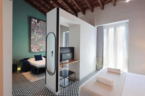 YOU & CO. Quart Boutique - image 4