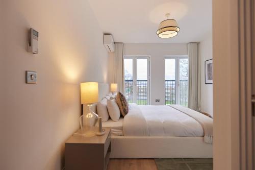 The Wembley Park Sanctuary - Stunning 2bdr Flat With Balcony - Tap to explore photos