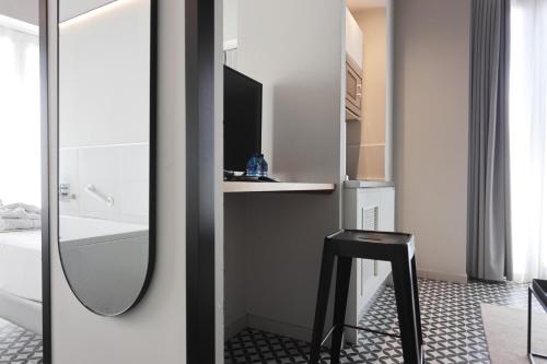 YOU & CO. Quart Boutique - image 7