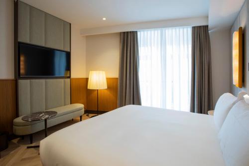 room detail thumbnail 1