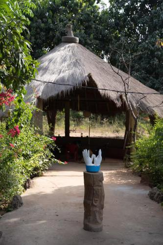 酒吧/休闲厅, Campement Adia Fougnesse chez Pape Badiane in 兹金卓尔