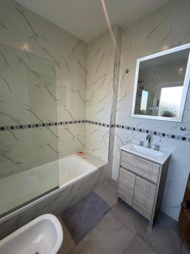 화장실, Casa entre cerros con pileta a 20 min de Salta in 헤네랄 알바라도