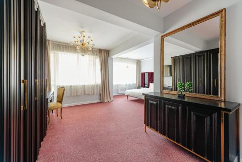 洛斯卡酒店 (Hotel Rusca) in 胡內多阿拉