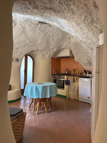 Konyha, Bellísima cueva acogedora "Casa Olivia" (Bellisima cueva acogedora "Casa Olivia") in Gor
