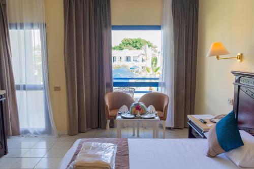 Standard Twin Room with Pool View image 6