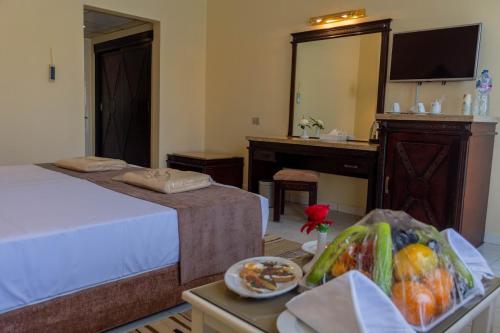 Standard Twin Room with Garden View image 2