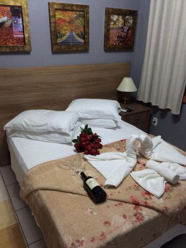 1 double bed, 1 twin bed