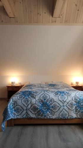 1 double bed, 2 twin beds