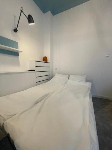 One-Bedroom Apartment image 2