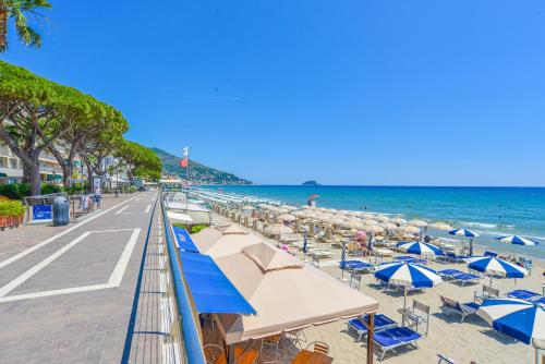 strand, Casa al Mare ad Alassio by Holiday World in Alassio