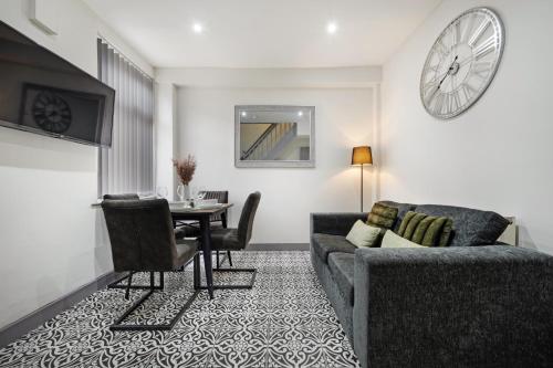 Anfield Nest - Air Host & Stay - 3 bed 3 bath, Liverpool